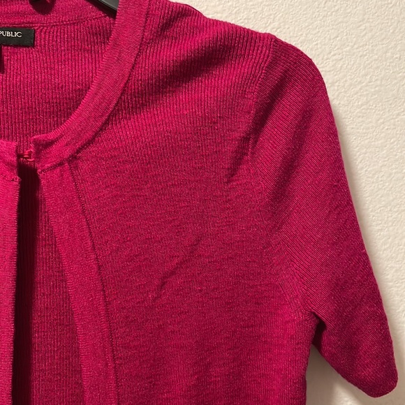 A Fuchsia Banana Republic Cropped Cardigan! - Picture 4 of 11